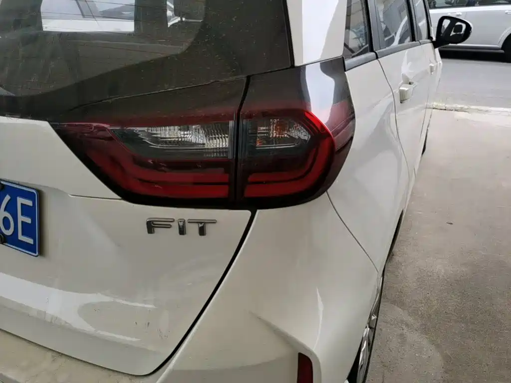 Honda Fit — фото 8