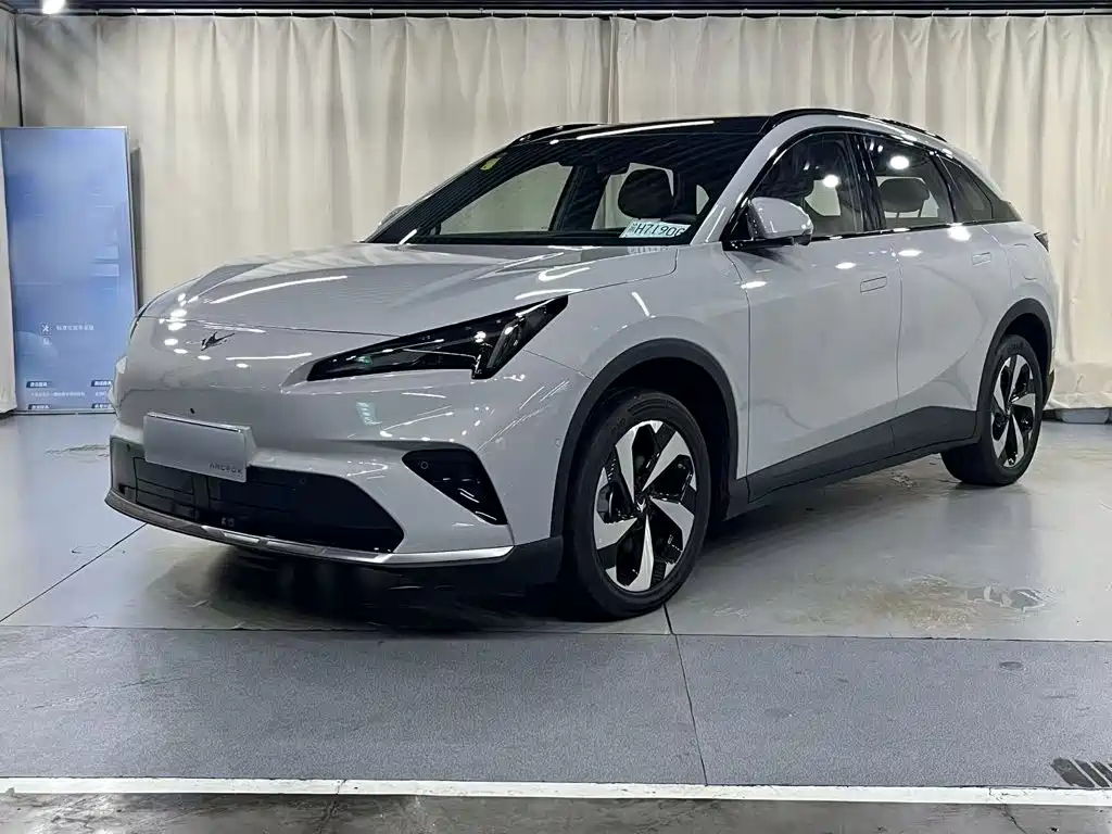 ARCFOX Alpha T5