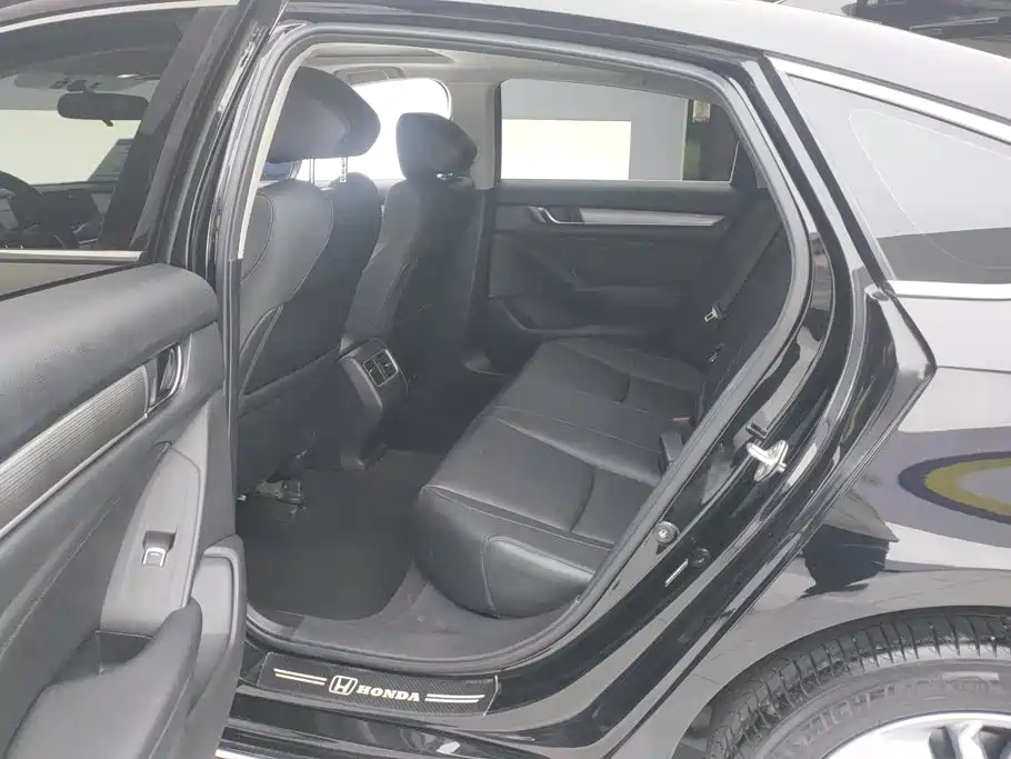 Honda Accord — фото 11