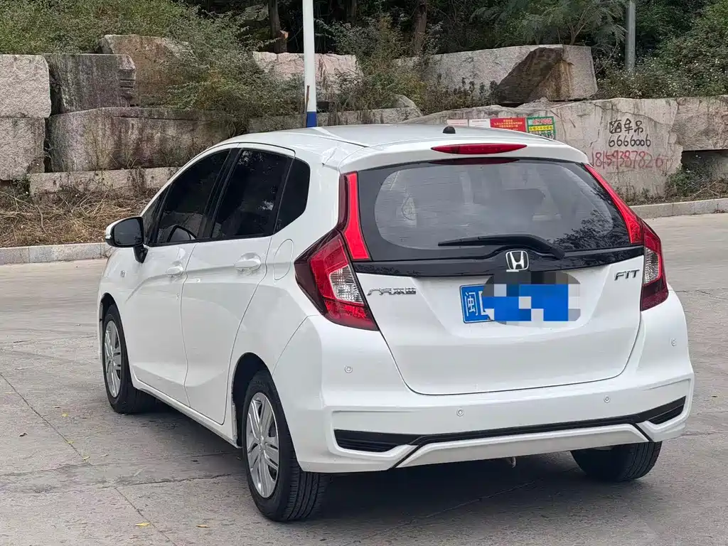 Honda Fit — фото 8