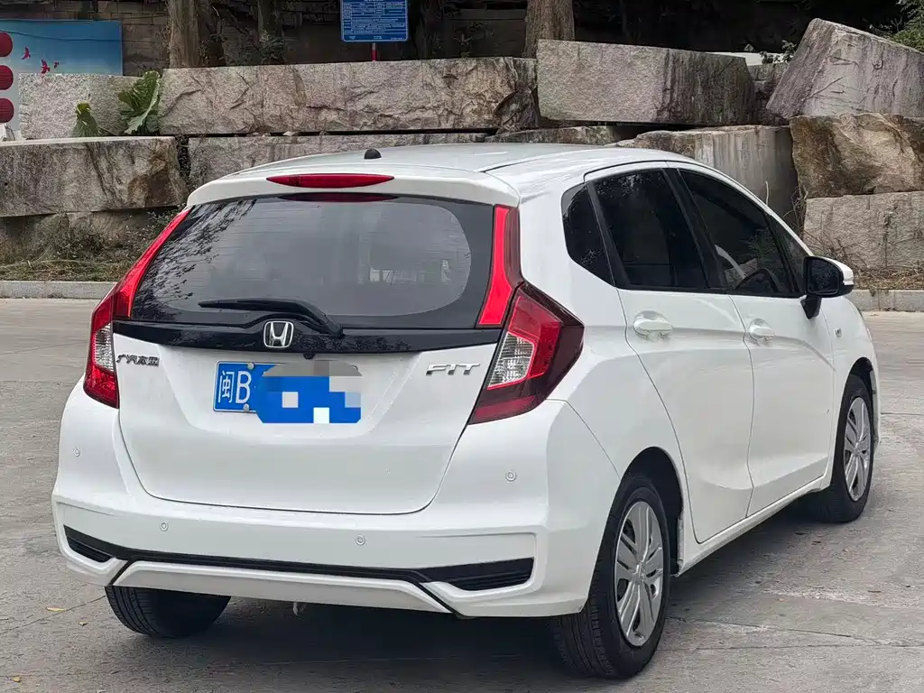 Honda Fit — фото 9