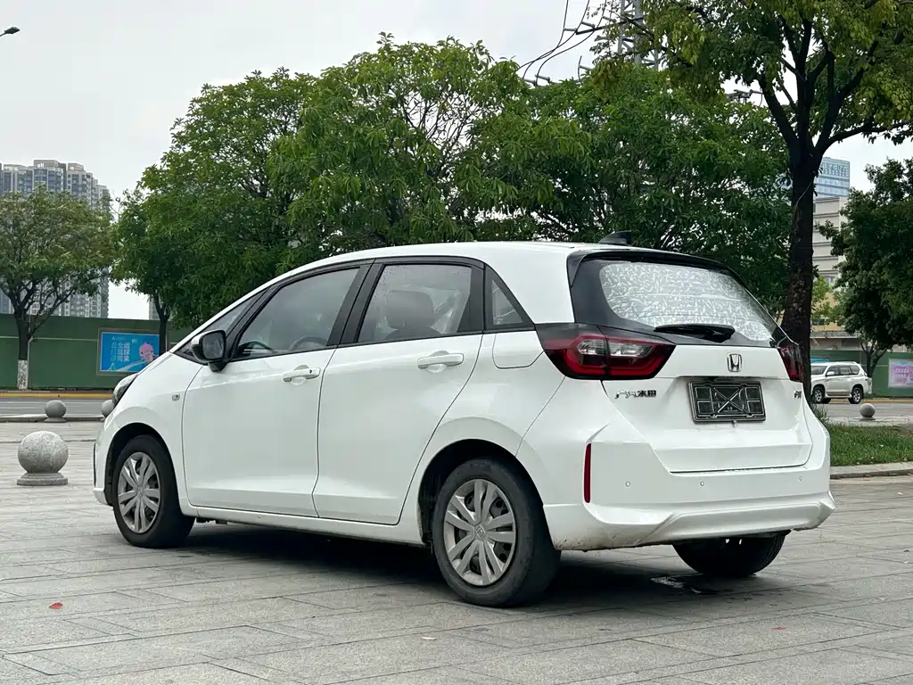 Honda Fit — фото 11
