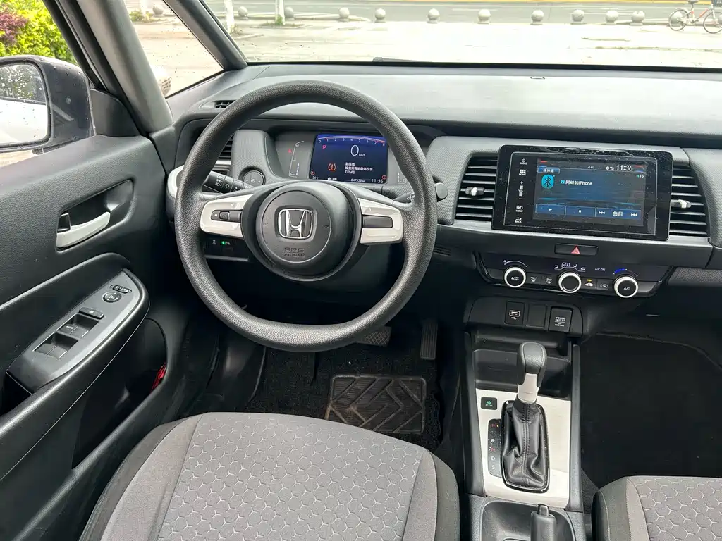 Honda Fit — фото 5