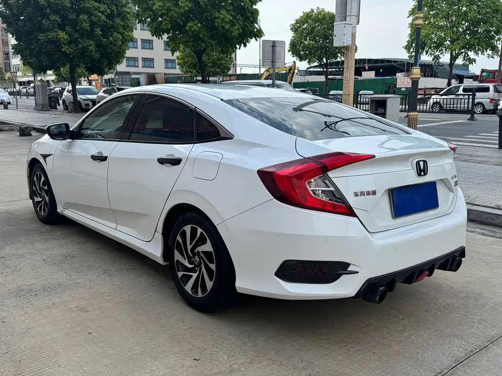 Honda Civic — фото 8