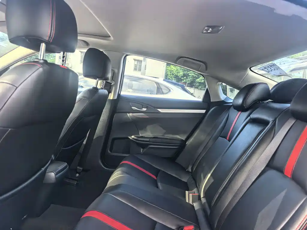 Honda Civic — фото 18