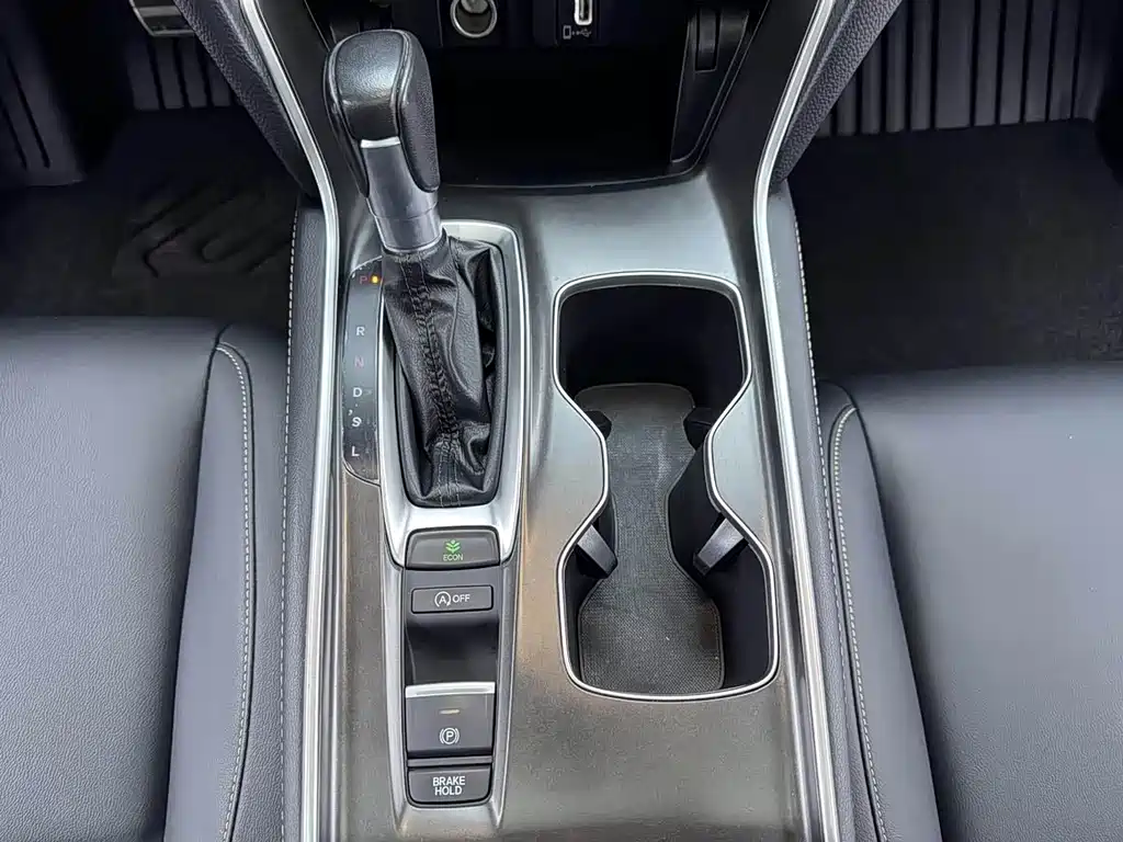 Honda Accord — фото 9