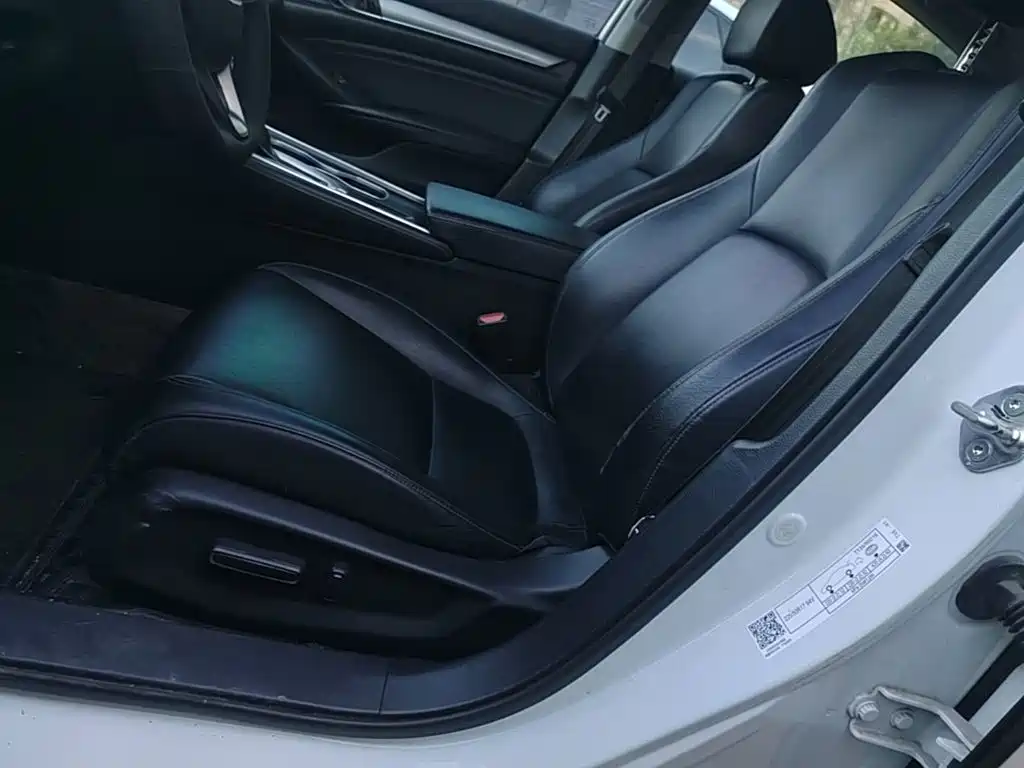Honda Accord — фото 11
