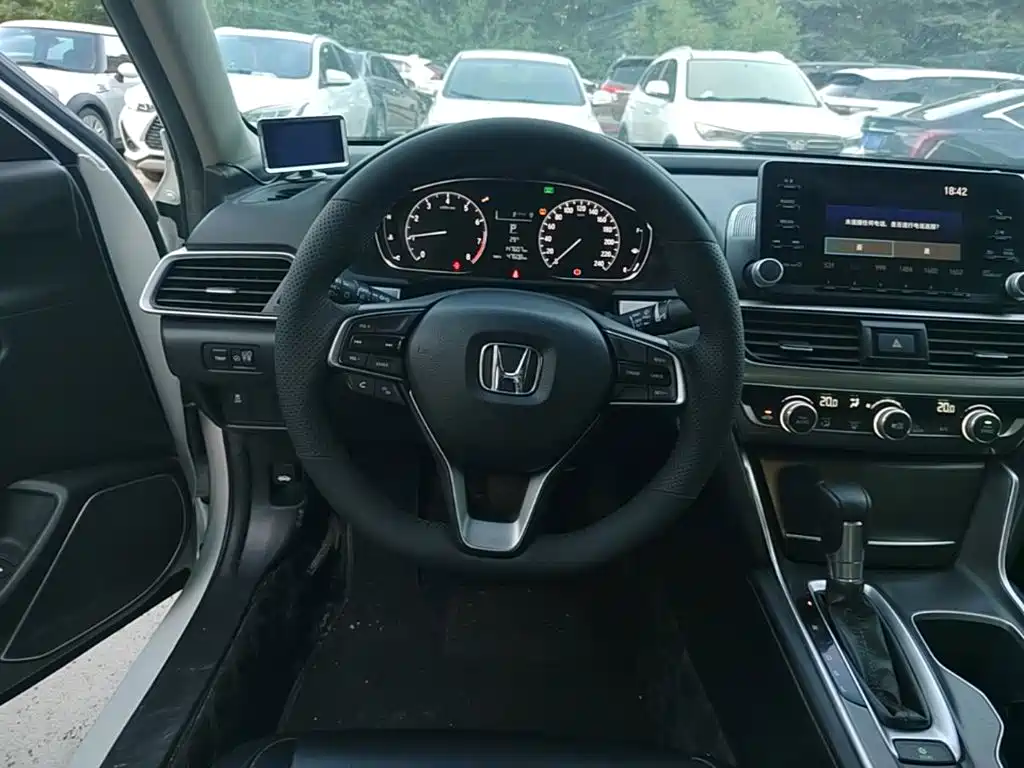 Honda Accord — фото 7