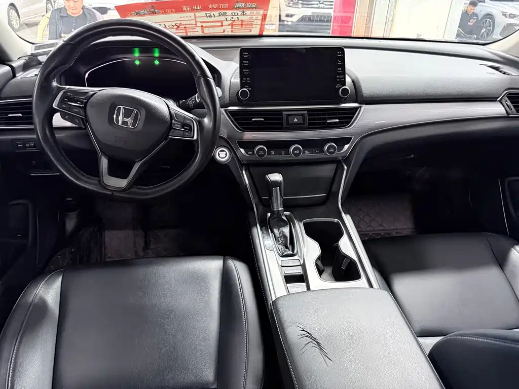 Honda Accord — фото 11