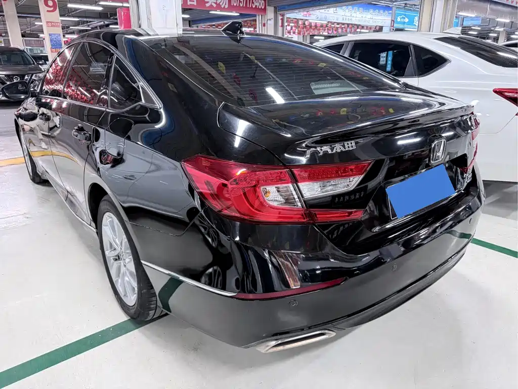 Honda Accord — фото 15