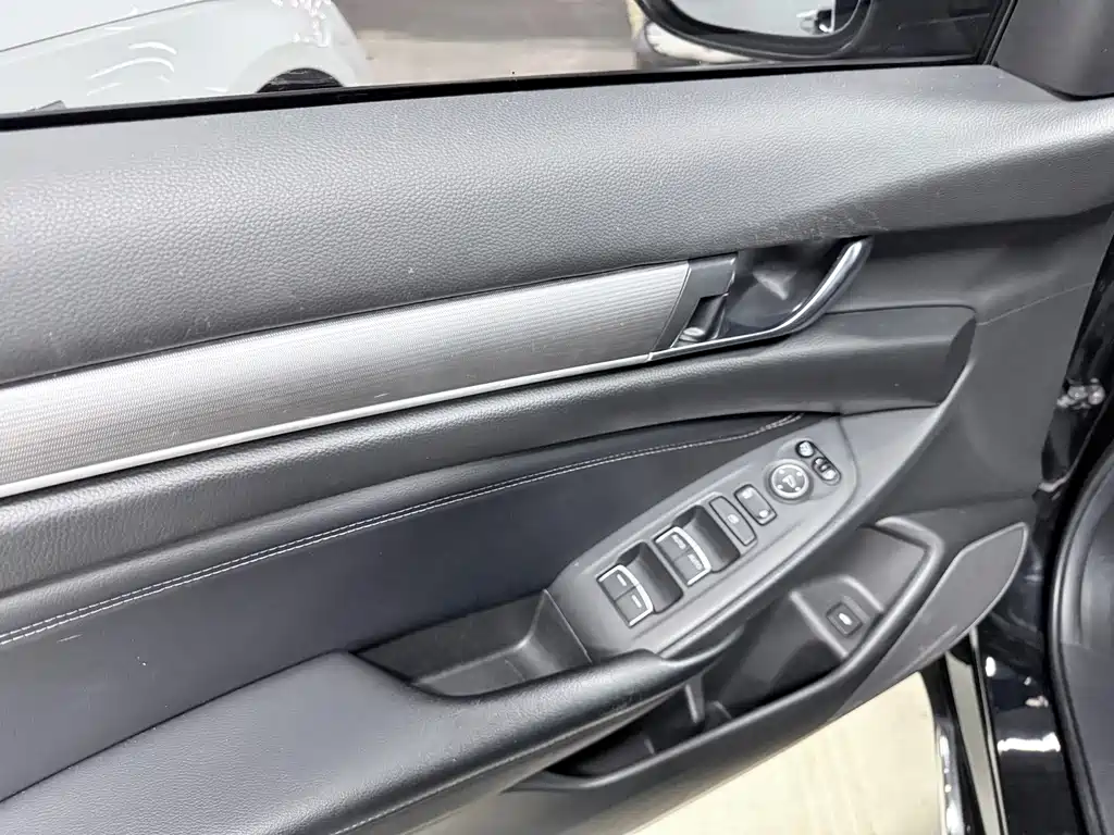 Honda Accord — фото 8