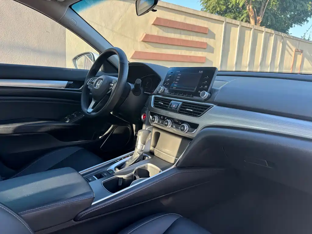 Honda Accord — фото 16