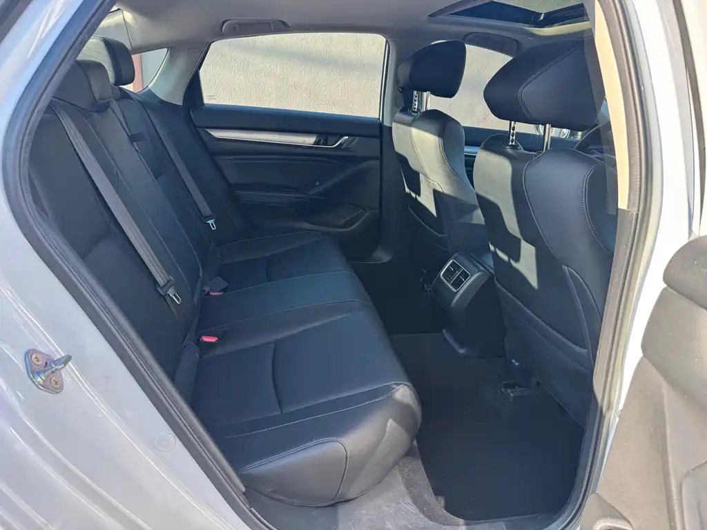 Honda Accord — фото 18