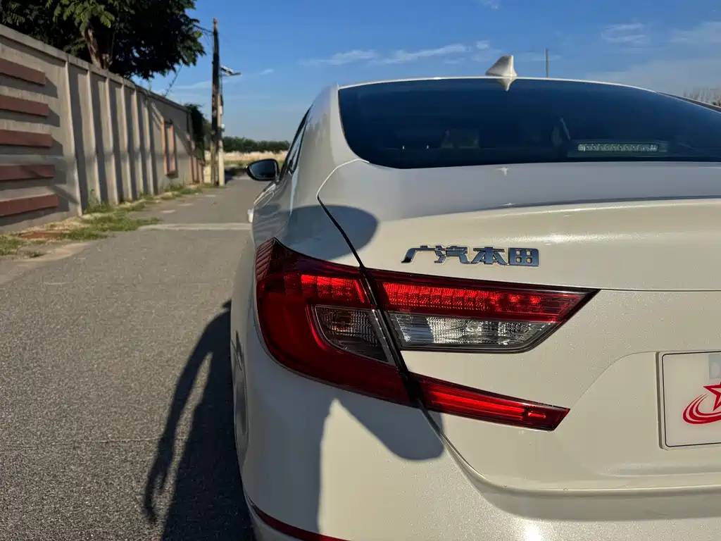 Honda Accord — фото 26