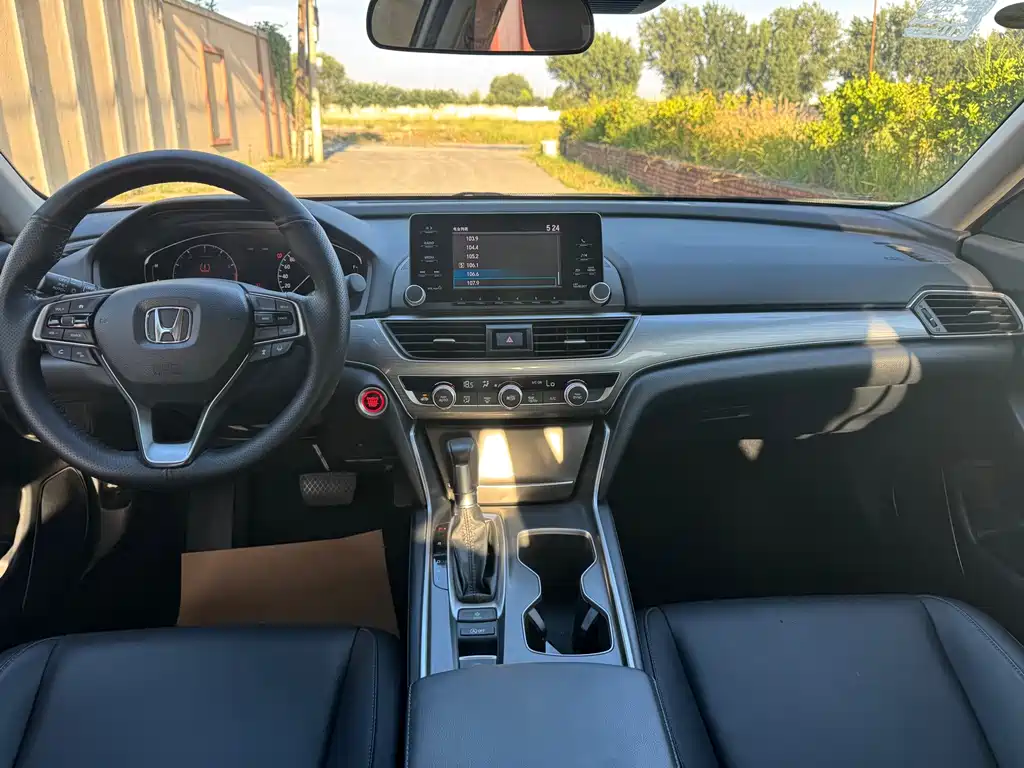 Honda Accord — фото 9