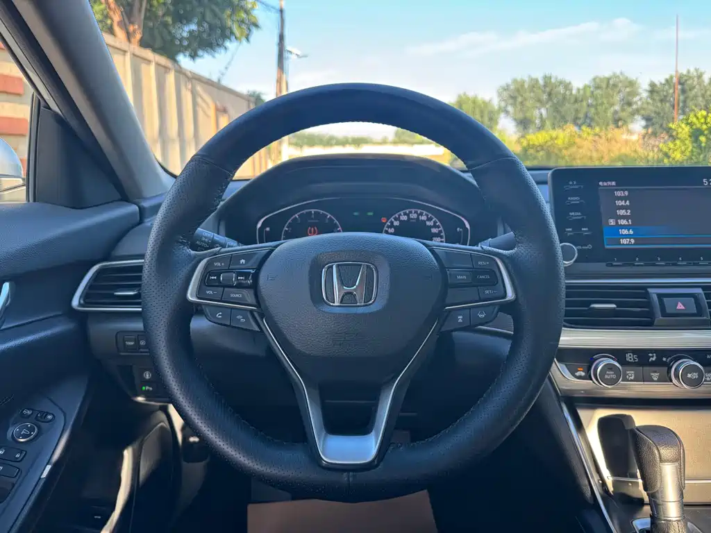 Honda Accord — фото 10