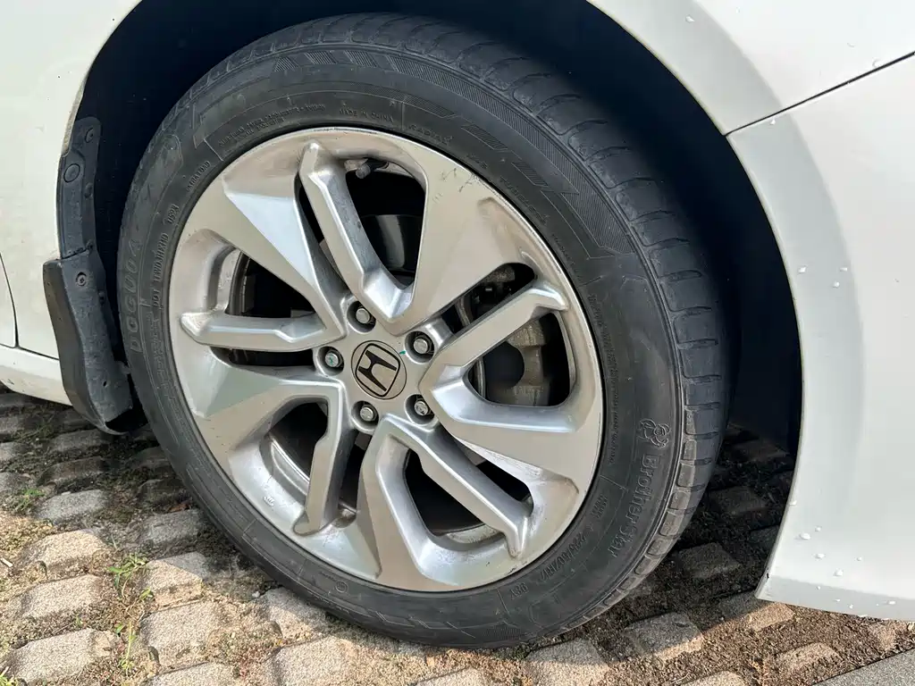 Honda Accord — фото 16