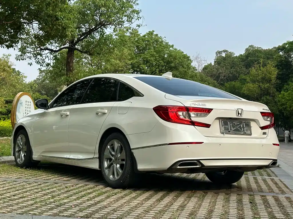 Honda Accord — фото 7