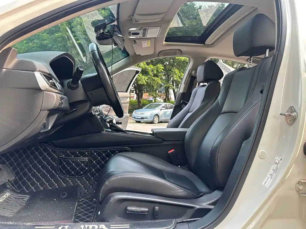 Honda Accord — фото 10