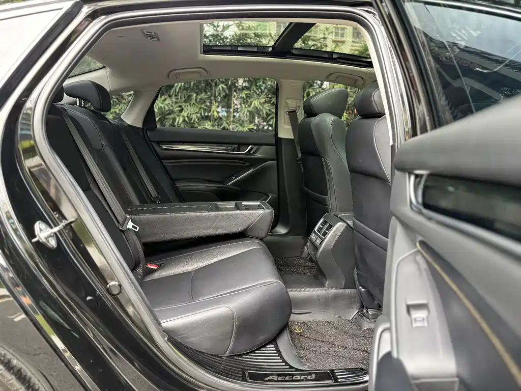 Honda Accord — фото 11