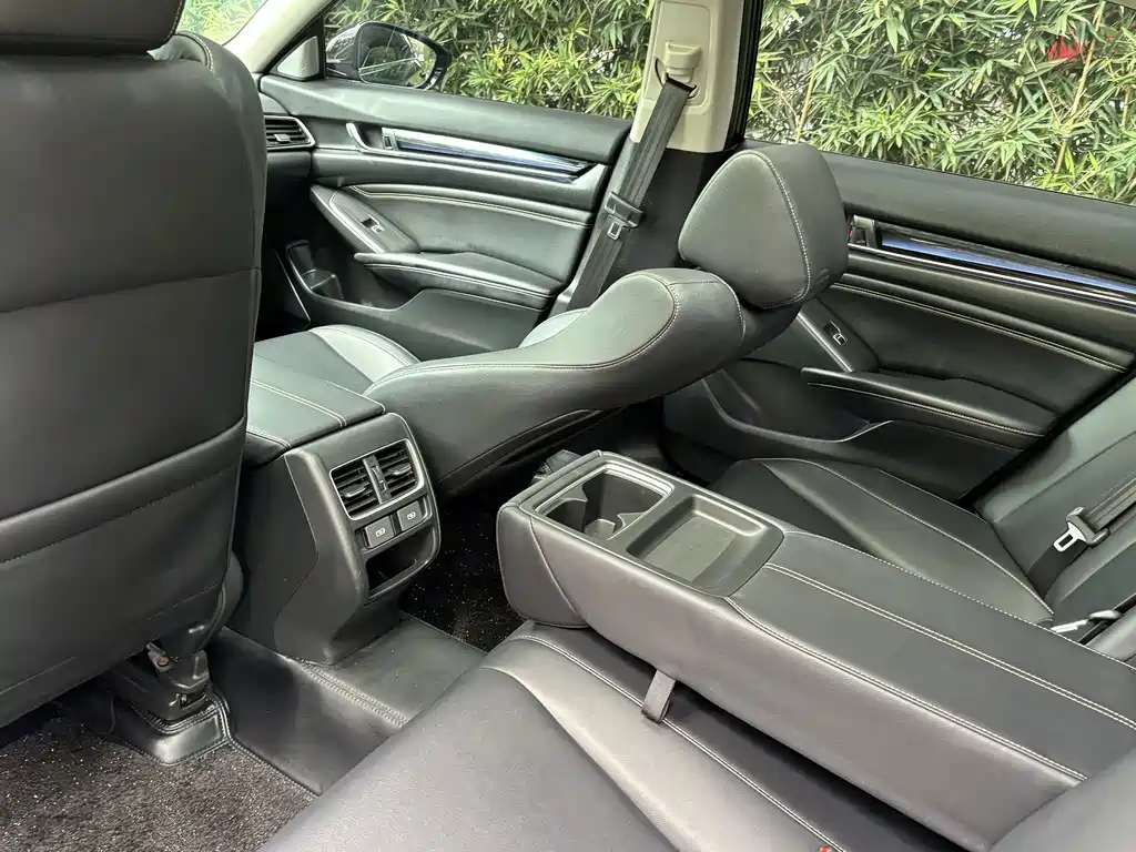 Honda Accord — фото 16