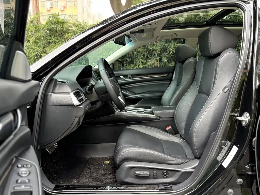 Honda Accord — фото 9