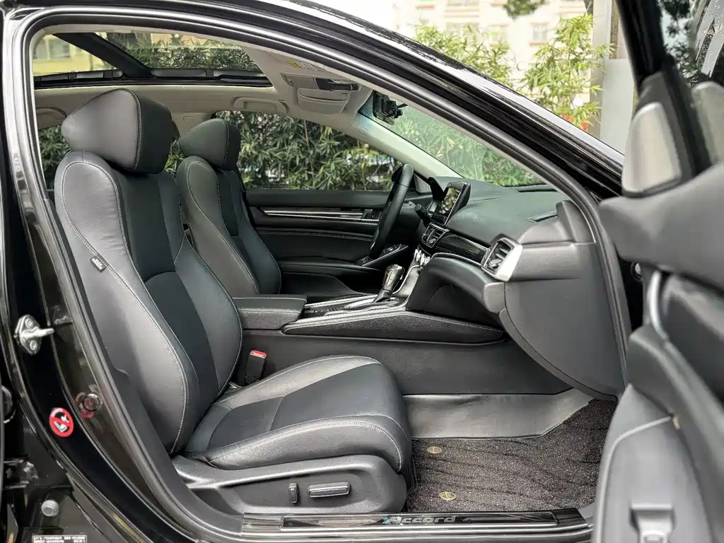 Honda Accord — фото 10