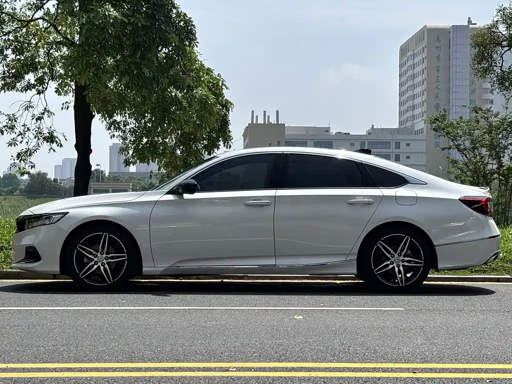 Honda Accord — фото 3