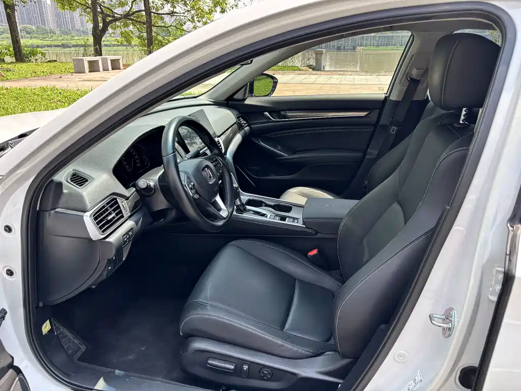 Honda Accord — фото 4