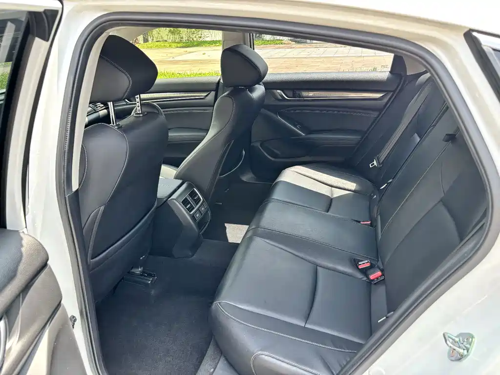 Honda Accord — фото 6