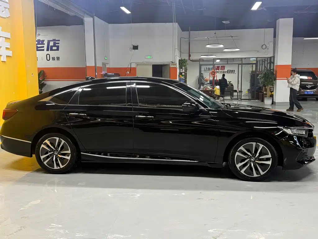 Honda Accord — фото 8