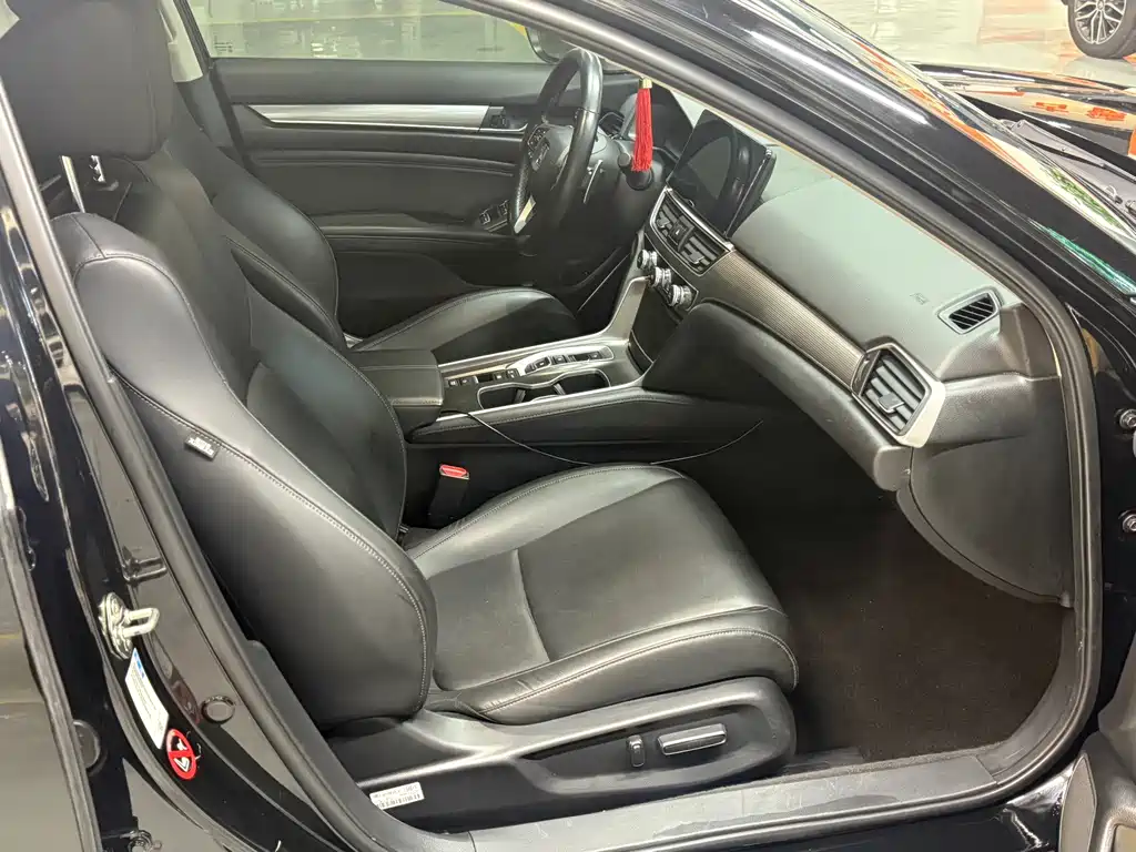 Honda Accord — фото 9