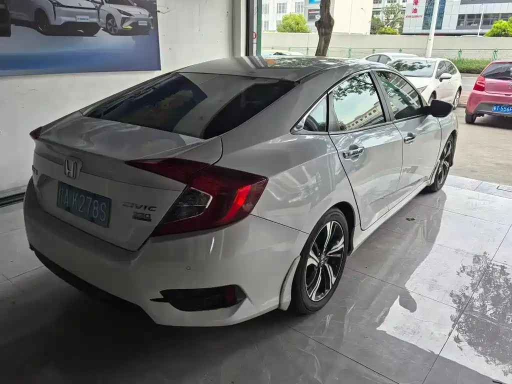 Honda Civic — фото 3