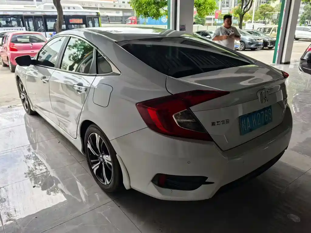 Honda Civic — фото 5