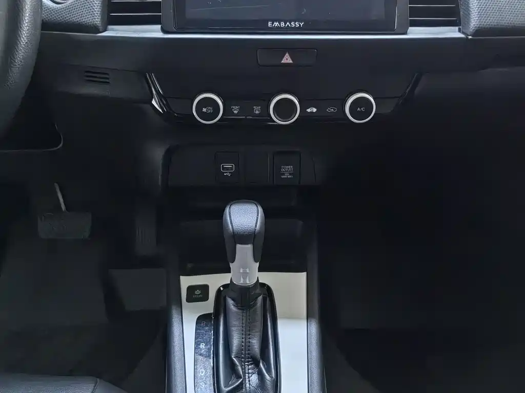 Honda Fit — фото 10