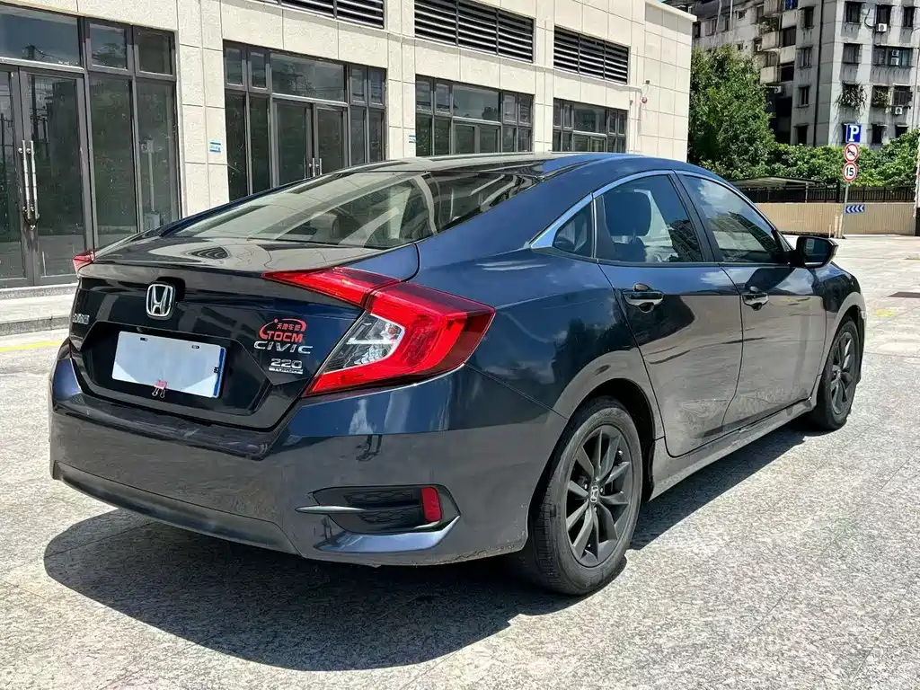 Honda Civic — фото 7