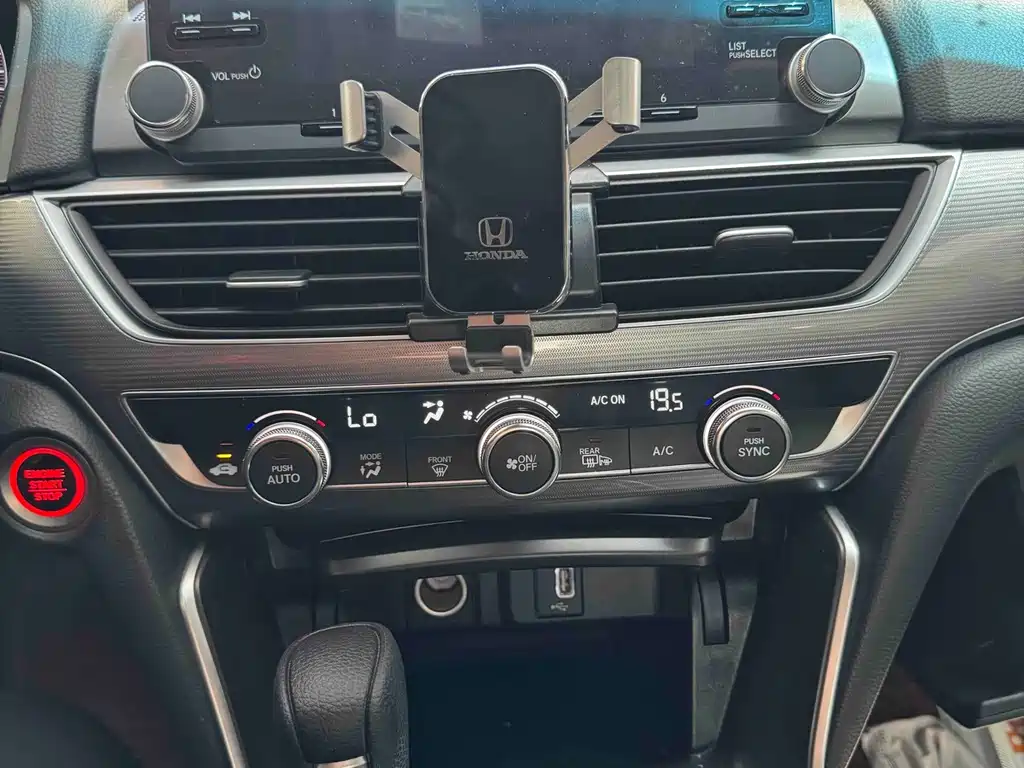 Honda Accord — фото 18