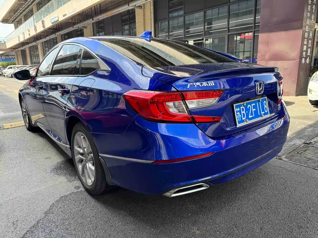 Honda Accord — фото 10