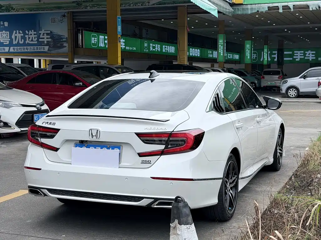 Honda Accord — фото 11
