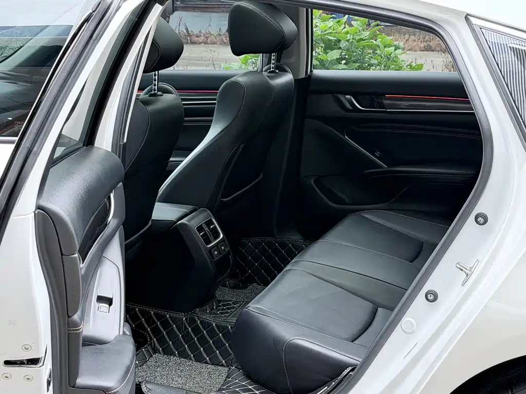 Honda Accord — фото 8
