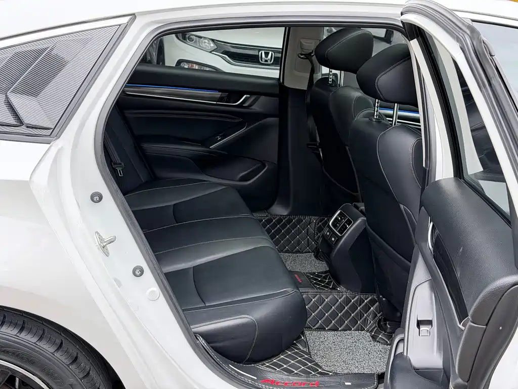 Honda Accord — фото 10