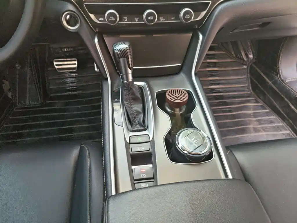 Honda Accord — фото 15