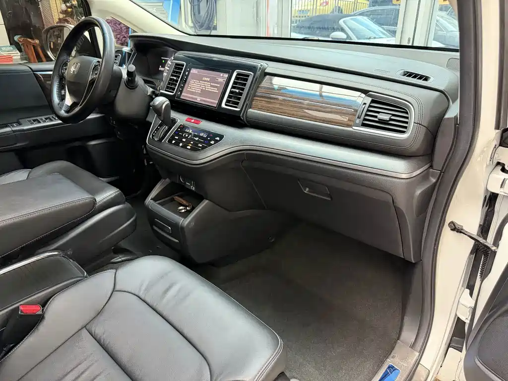 Honda Elysion — фото 14