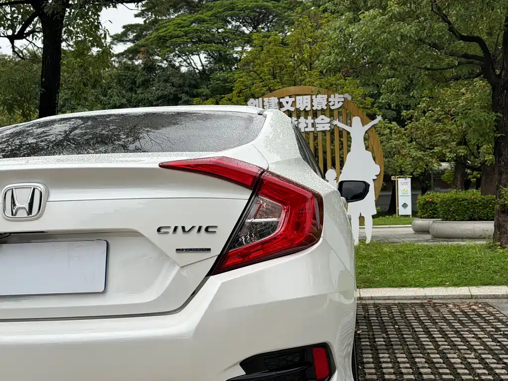 Honda Civic — фото 18