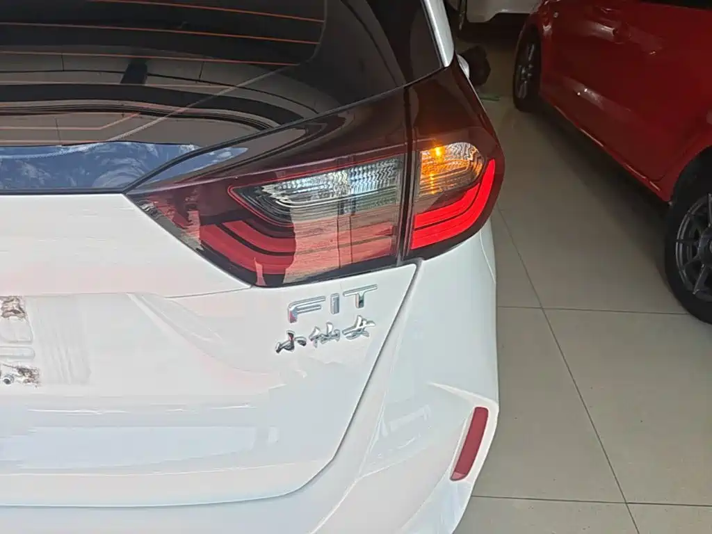 Honda Fit — фото 8