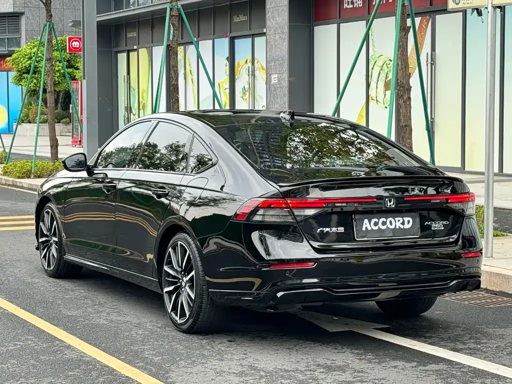 Honda Accord — фото 7