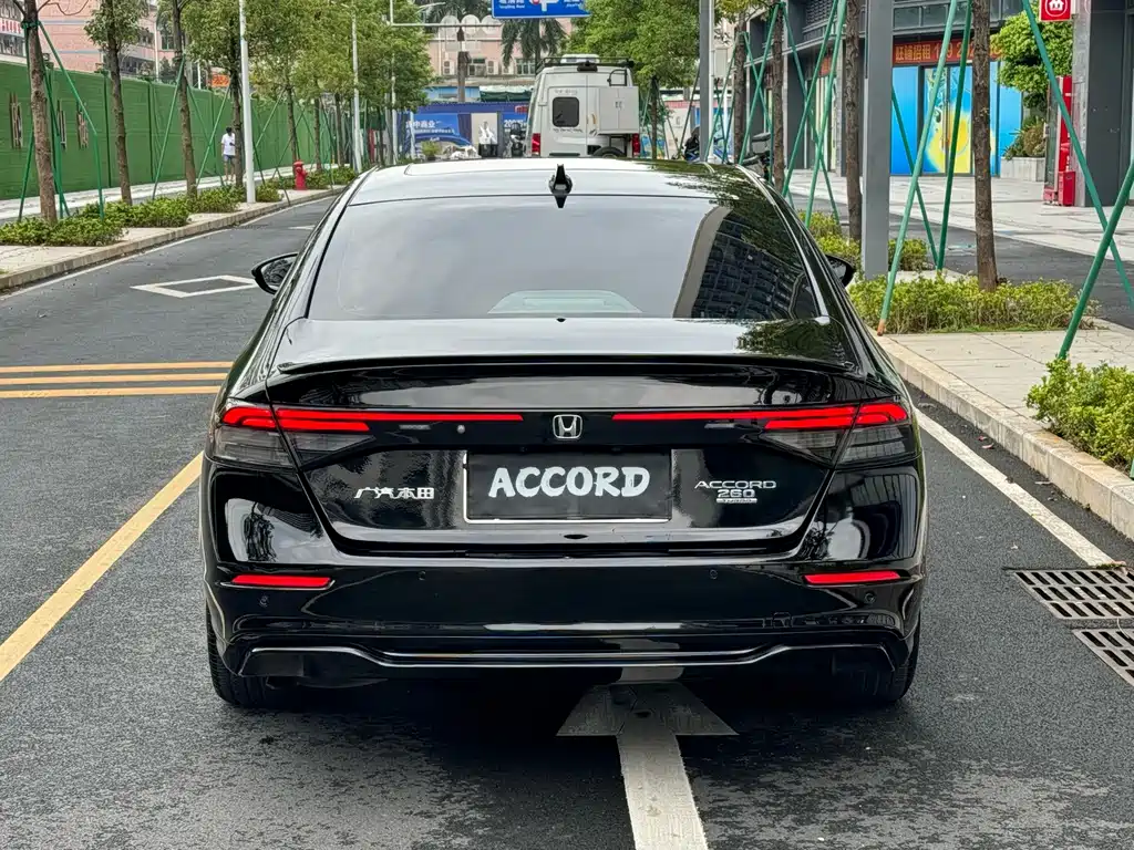 Honda Accord — фото 8