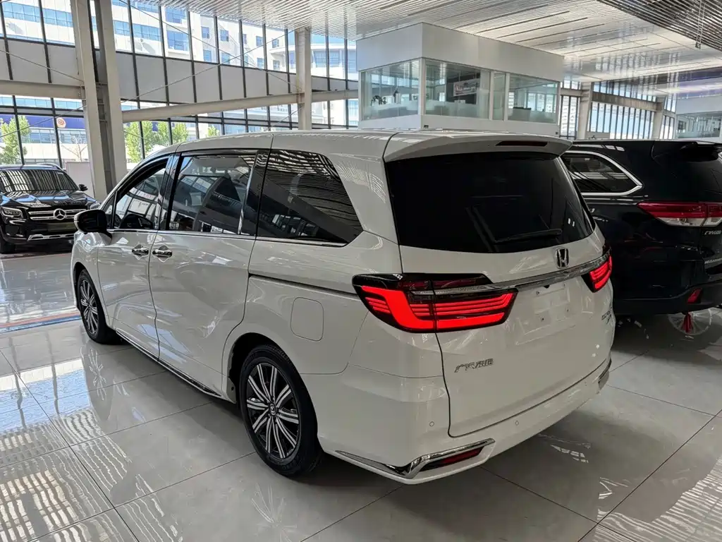 Honda Odyssey — фото 13
