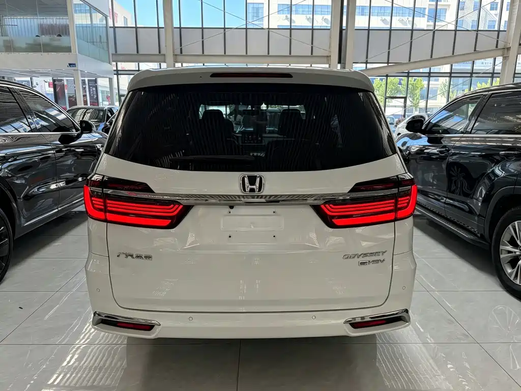 Honda Odyssey — фото 14