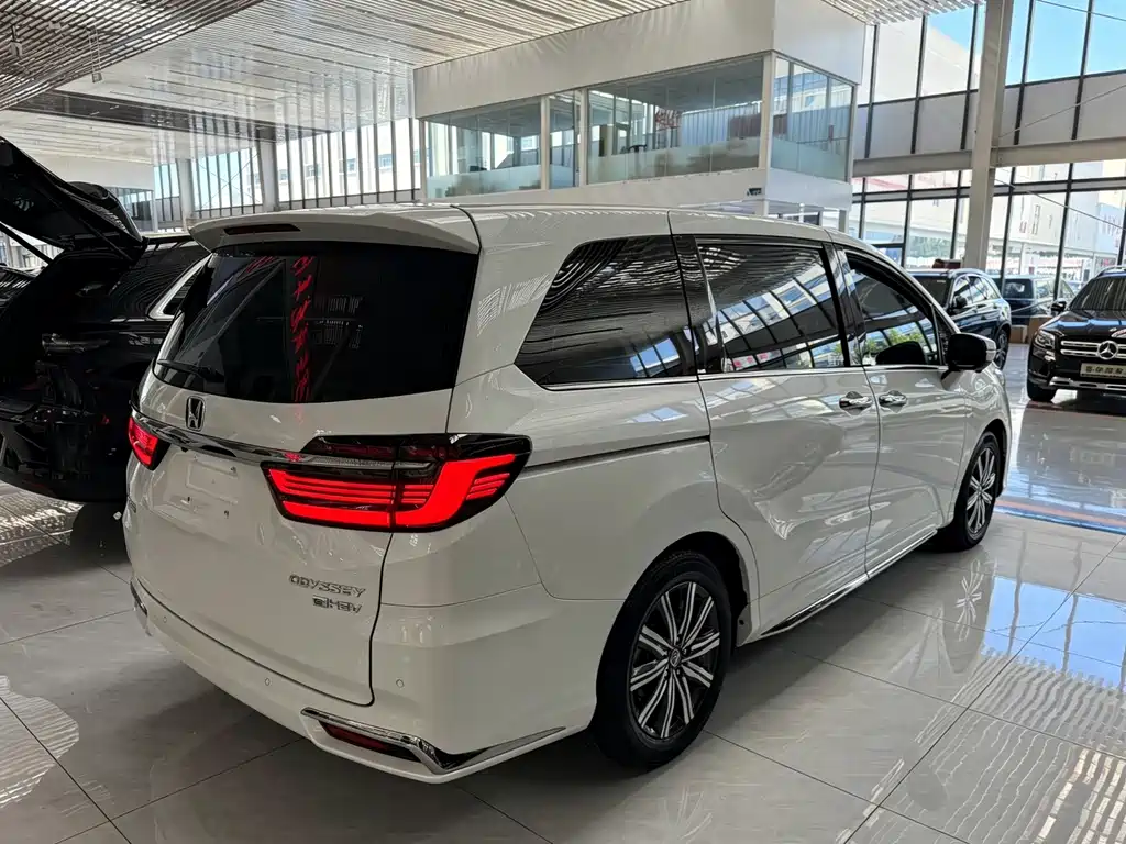 Honda Odyssey — фото 15